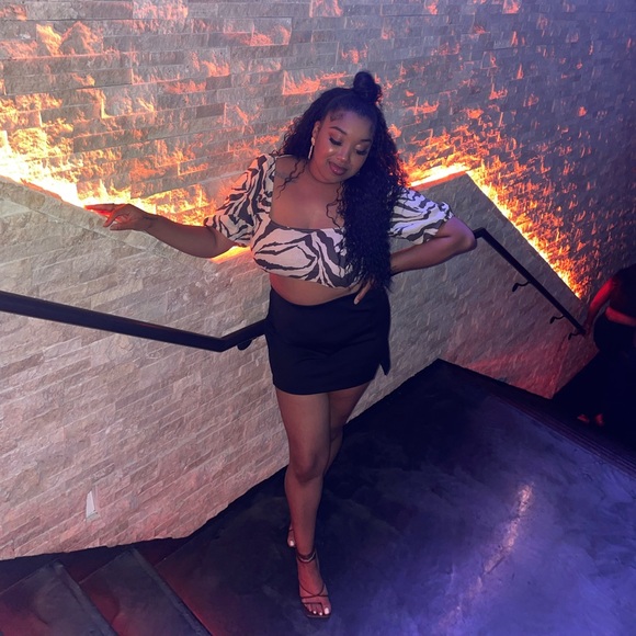 Meet your Posher, Montaya - Picture 3 of 3